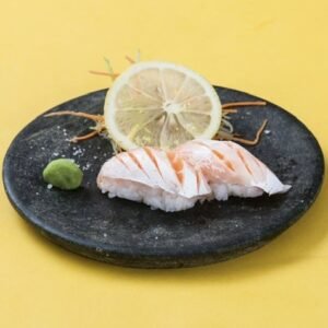 NIGUIRI BARRIGA DE SALMÃO (FLOR DE SAL)